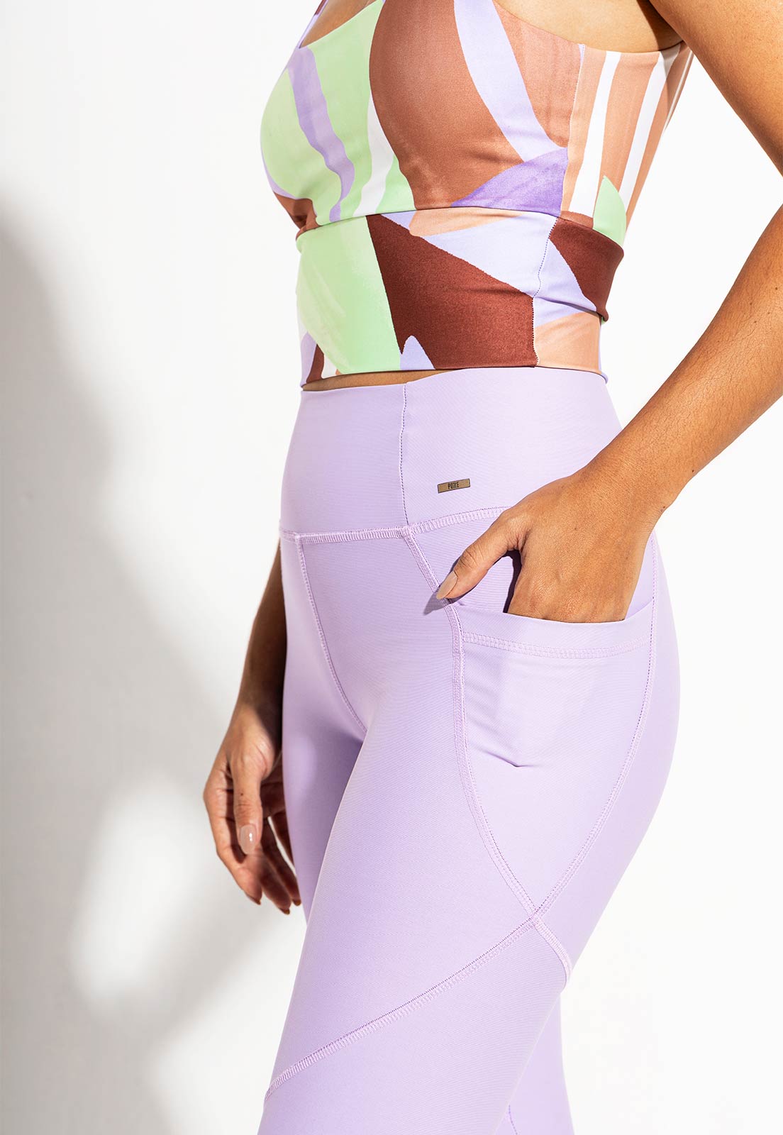 Legging lisa lavanda com bolsos Aura