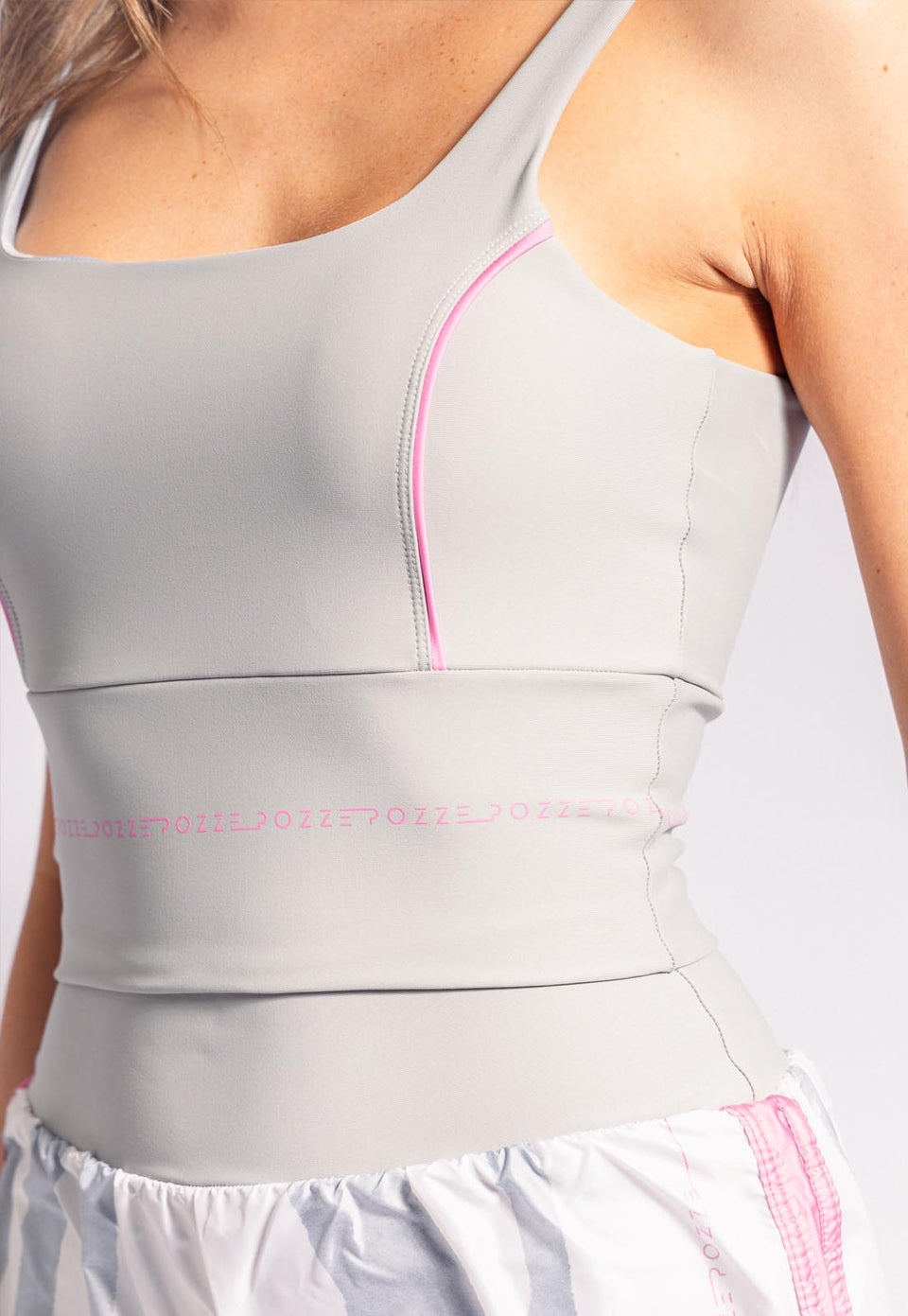 Top longo liso cinza granito com vivo Urbane
